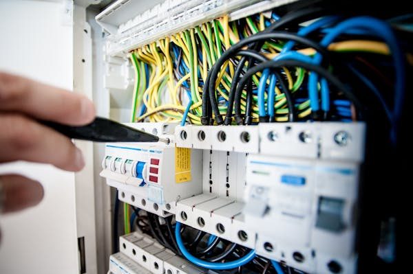 Formation habilitation électrique : devenez un pro en sécurité